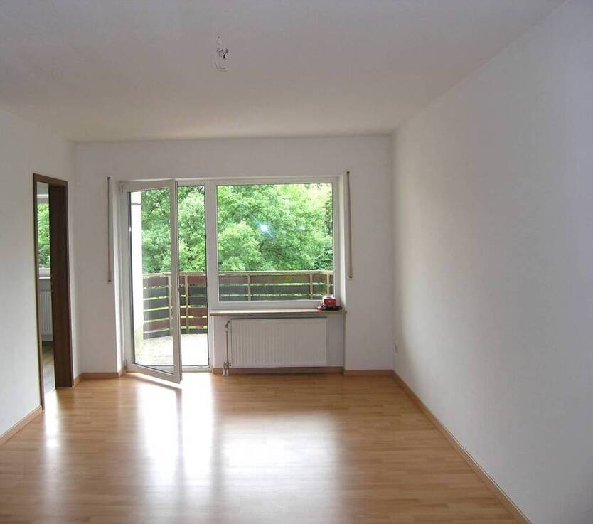 Gepflegte 2-Zimmer-Wohnung mit Süd-West-Balkon und PKW-Stellplatz
