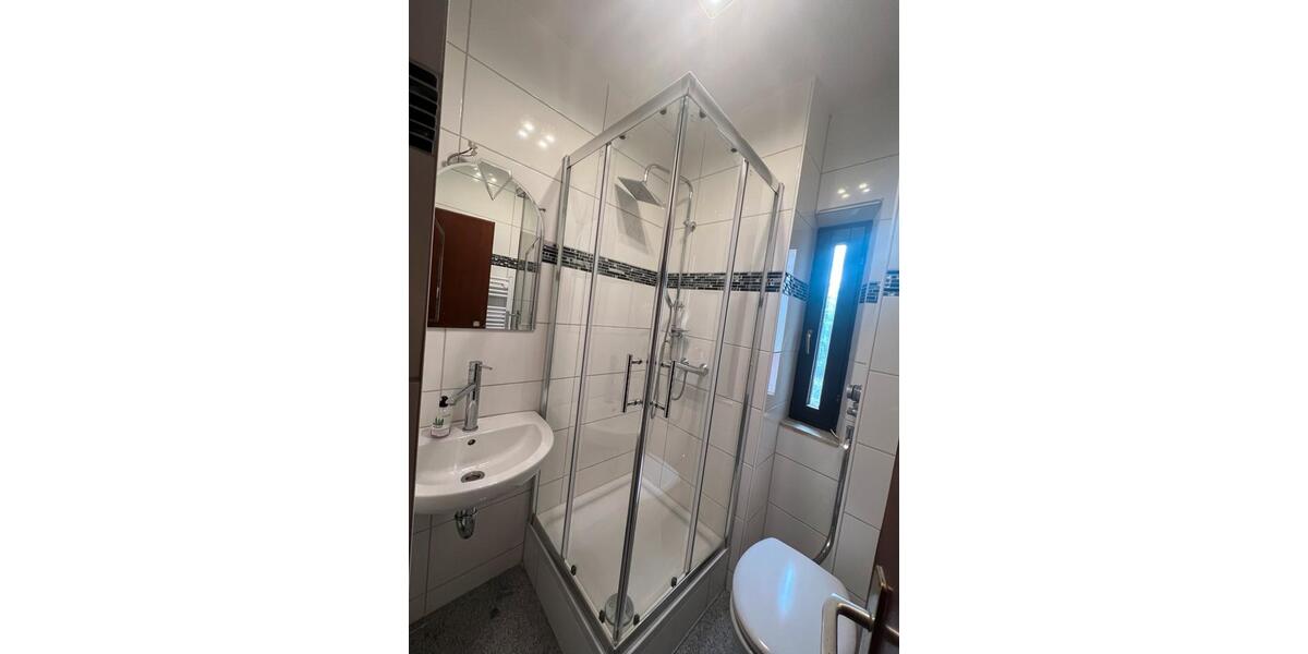 Zweizimmerwohnung früher Dreizimmer -Altbau 2 zimmer