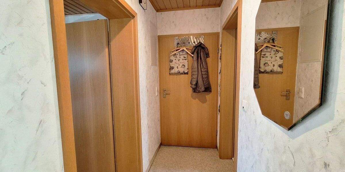 Gepflegtes Dreifamilienhaus in schöner Wohnlage mit zwei Einzelgaragen 7 zimmer