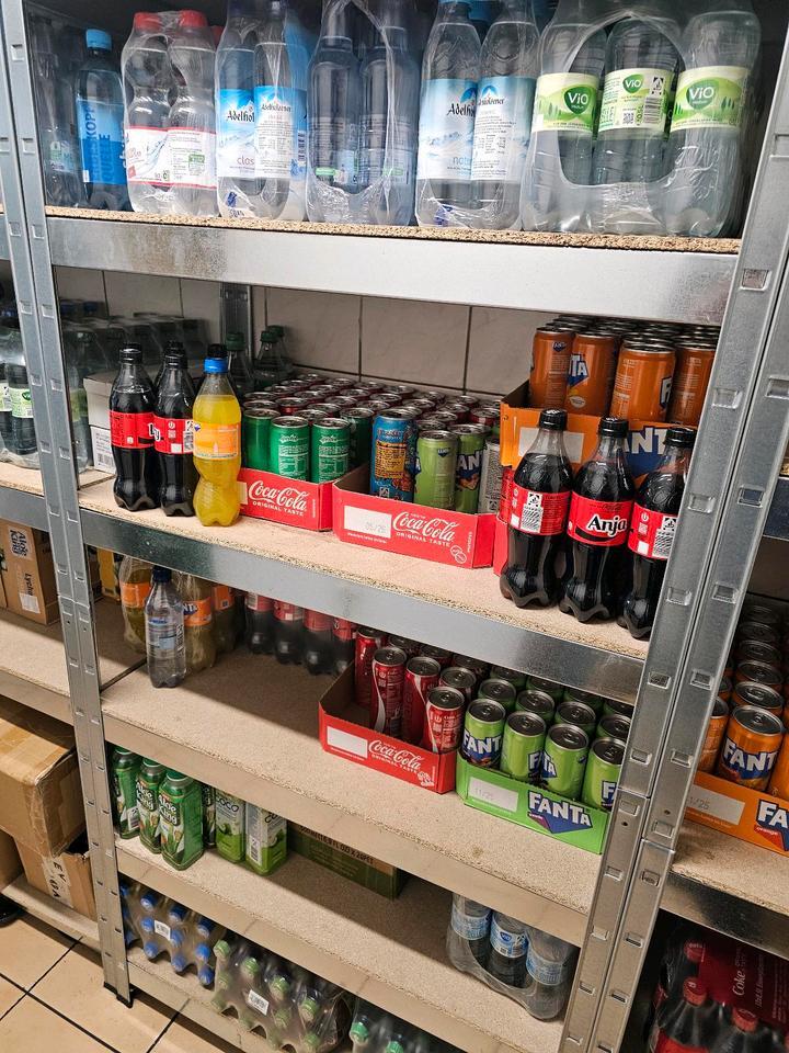 Gut laufender und komplett ausgestatteter 24h Automatenshop