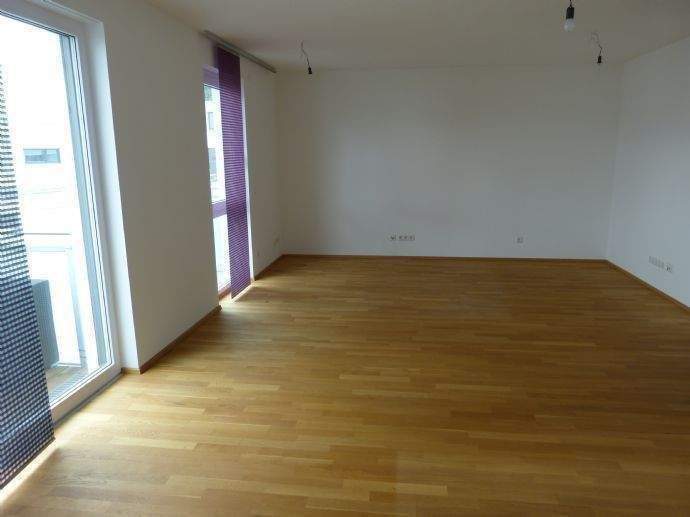 Hochwertig ausgestattete 2 Zimmer-Wohnung mit moderner Einbauküche, Parkettboden, sehr schönem Balkon, Duschbad, Aufzug + TG-Stellplatz 2 zimmer