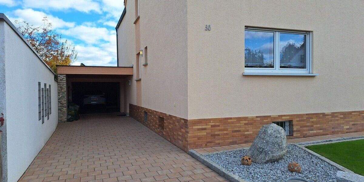 Freiwerdendes Zweifamilienhaus mit Garage in Toplage am Feldrand 6 zimmer