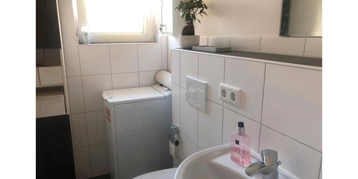 UNTERMIETE SCHÖNE 1-ZIMMER WOHNUNG MIT BALKON 1 zimmer