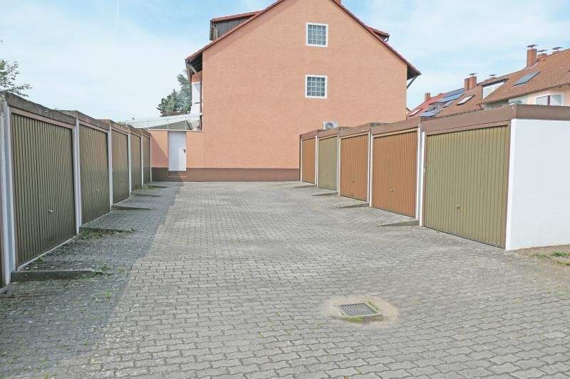 Reihenmittelhaus Nürnberg Neuröthenbach - 4 Zimmer, 140 m&sup2;, 1.750&euro; | Angebot:25683972