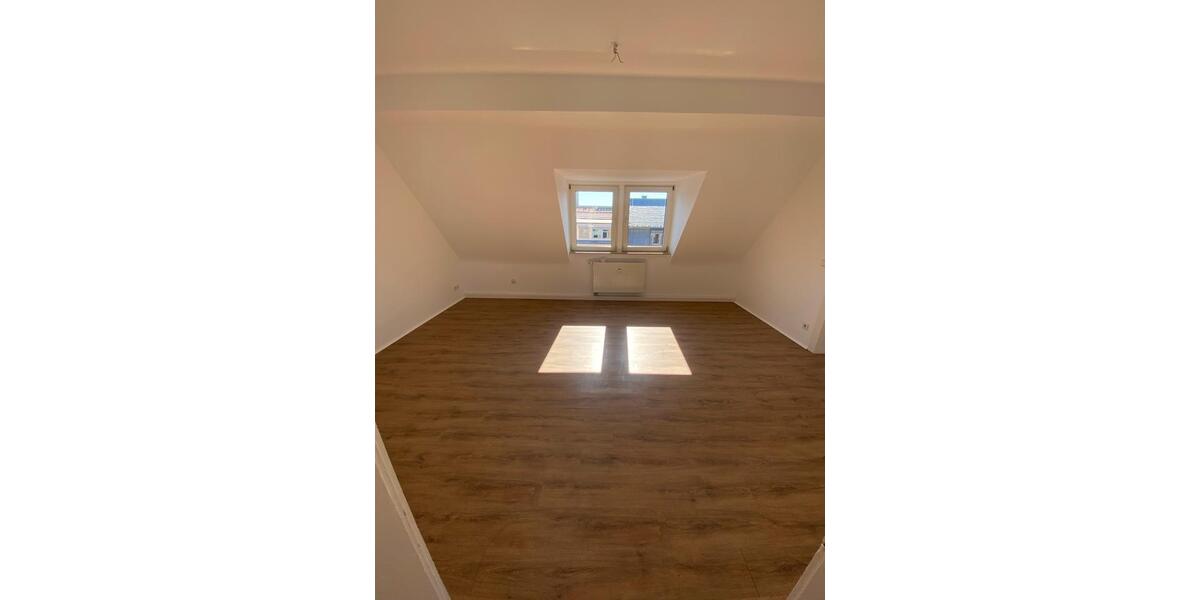 Dachgeschoßwohnung Nürnberg Gleißhammer - 5 Zimmer, 136 m&sup2;, 1.600&euro; | Angebot:27565331