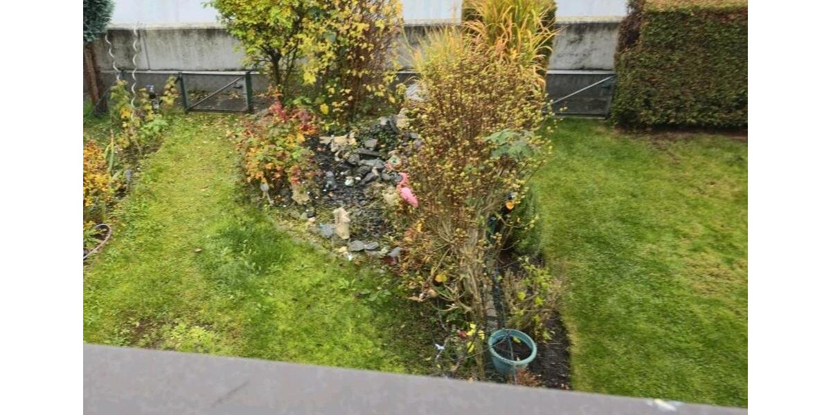 Top renoviert in Ruhige lage in 3 Stück Werk geteilte Wohnung 3 zimmer