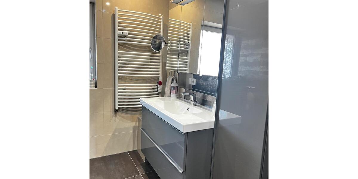 Wohnung 4 Zimmer renoviert, sehr gepflegt 4 zimmer