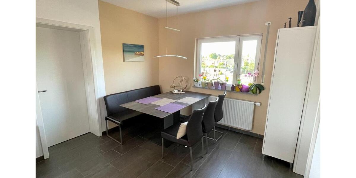 3,5 Zi. Penthouse-Whg. mit großer Dachterrasse, EBK, ab 01.05.26 3.5 zimmer