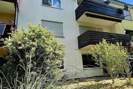 2-Fam.-Haus + Souterrain-Einheit mit Garten, Balkonen, 2 Garagen in top Lage in Zirndorf 6 zimmer