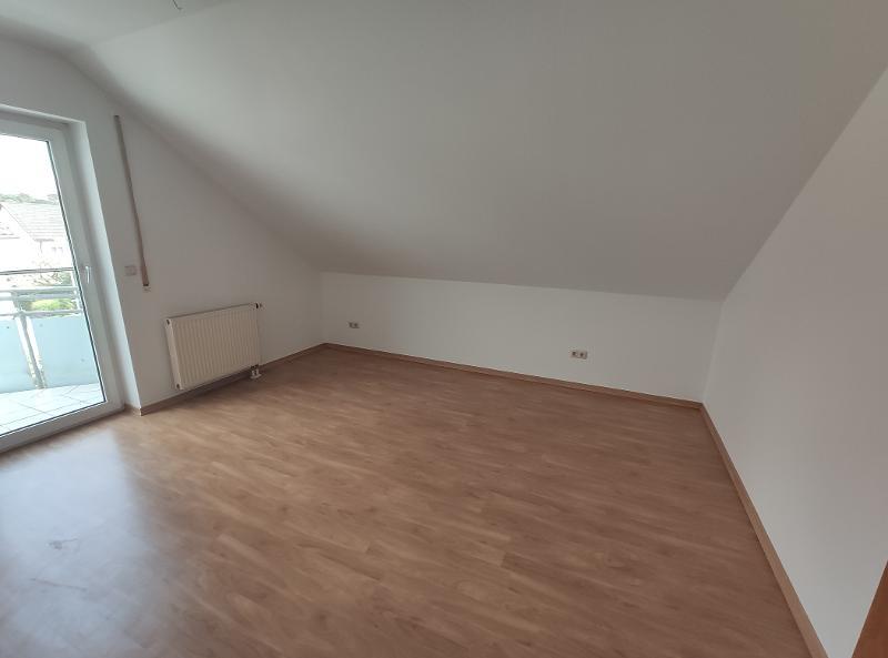 3 Zi. Wohnung (Nr. 6) im DG (2. OG) mit Balkon und Garage 3 zimmer