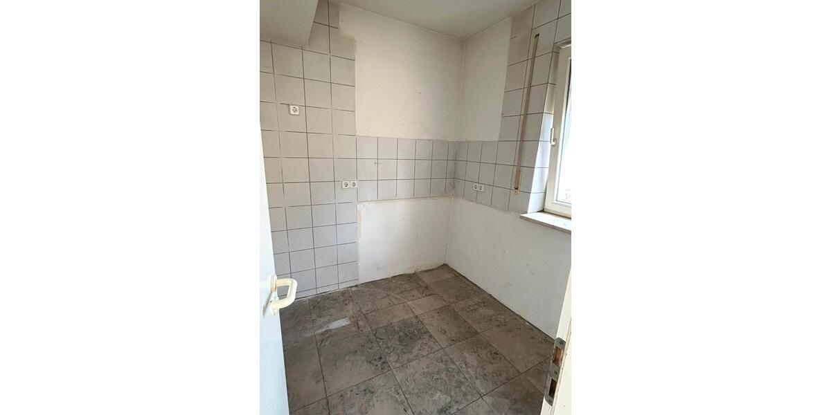 Großes Einfamilienhaus über drei Stockwerke 6 zimmer