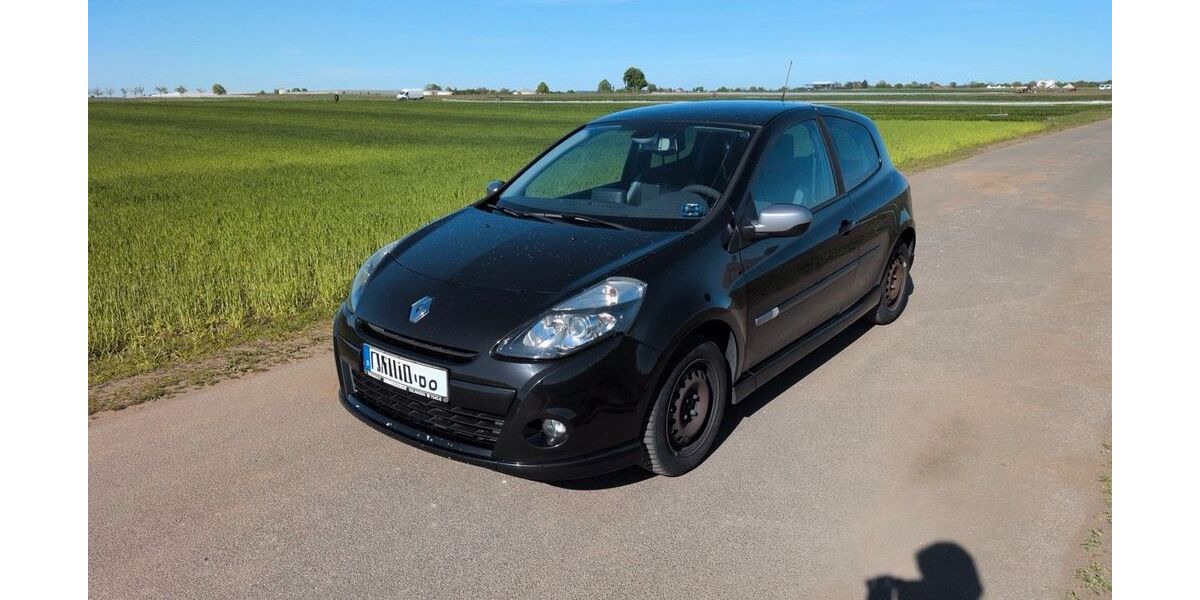 Renault Clio 135.672 km 4.799 &euro; Fürth 90765