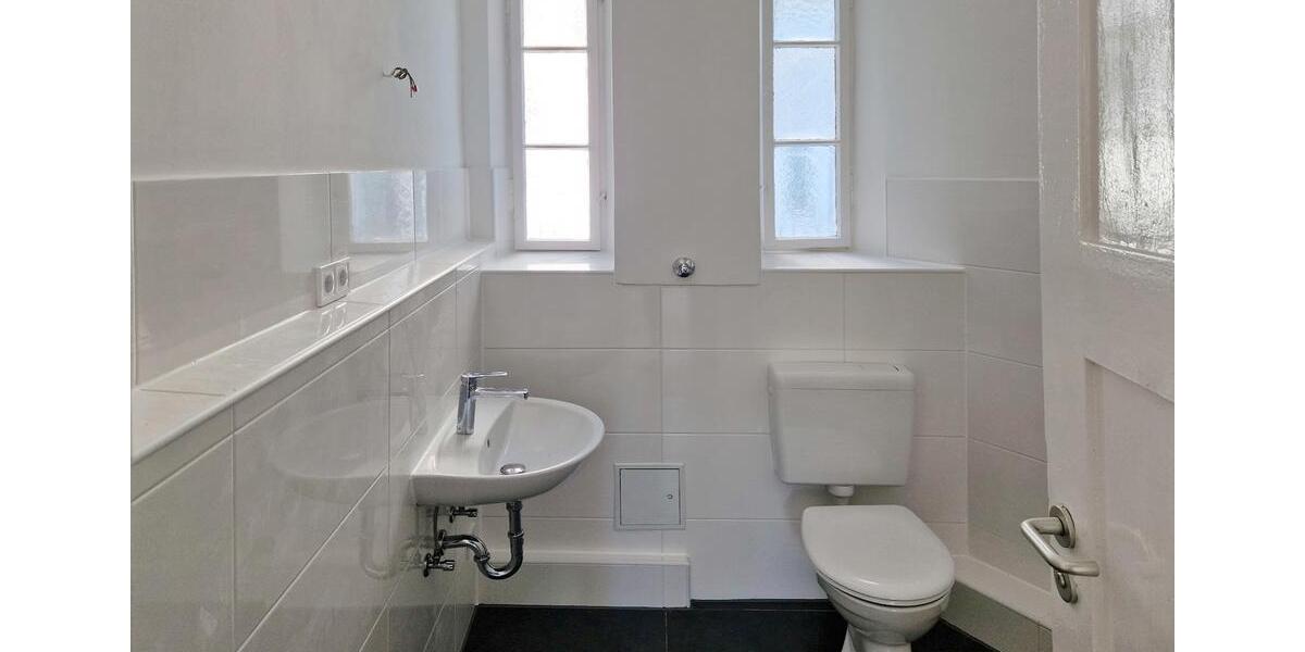 Top Zustand - Frisch renovierte 2 Zimmer-Altbauwohnung in Fürth zimmer