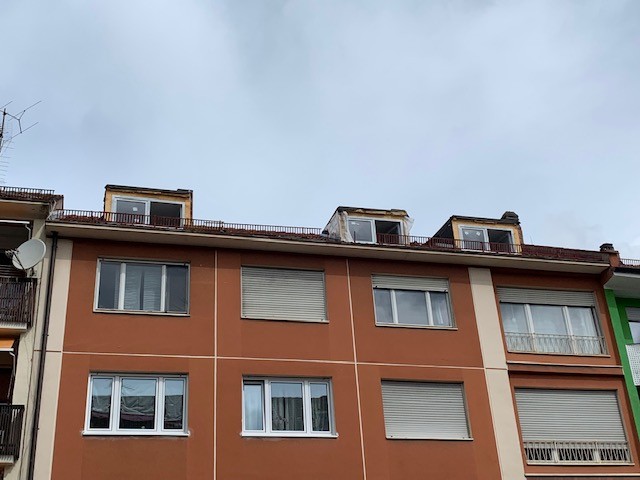 Neuwertige 3-Zimmer-DG-Wohnung mit Loggia und KFZ-Stellplatz Nbg-Schweinau 3 zimmer