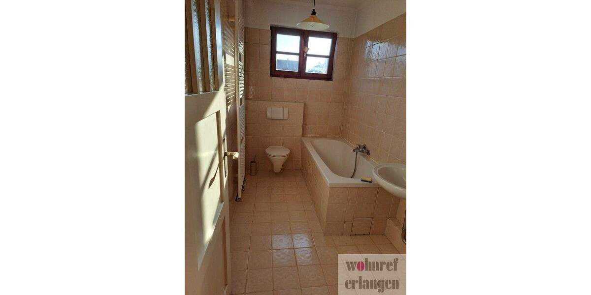 Vermietet wird eine schöne 4 Zimmerwohnung in einem Jugenstilhaus im Zentrum von Erlangen 4 zimmer