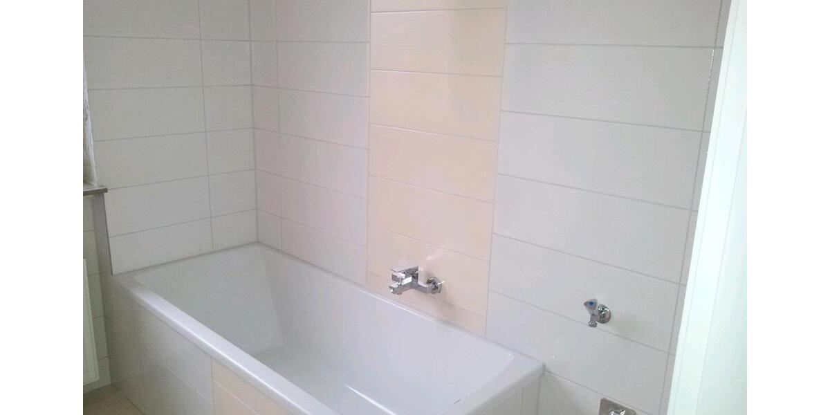 Gut geschnittene und großzügige 4 Zi-Wohnung neben Stein Schloss 4 zimmer