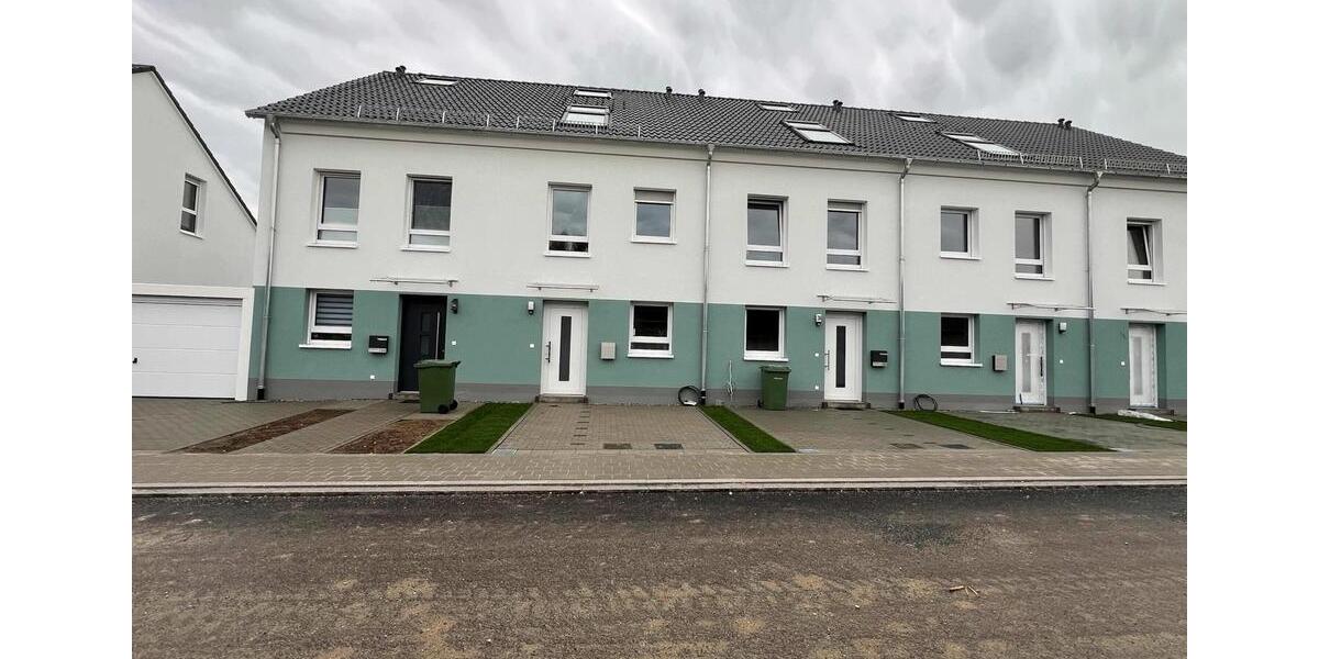Reihenhaus Roth - 5 Zimmer, 141 m&sup2;, 2.000&euro; | Angebot:27613163