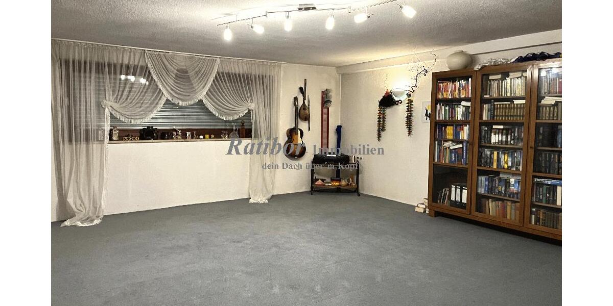 Sehr großzügiges und gepflegtes Einfamilienhaus mit Einliegerwohnung und Doppelgarage in Roth OT - Bungalow Roth Pfaffenhofen | Angebot:25634482