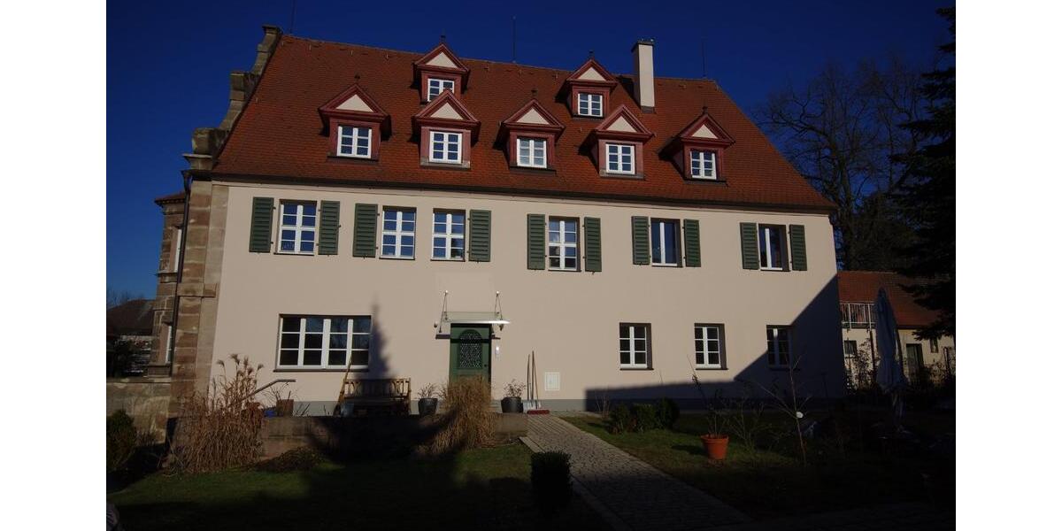 Charmante DG-Maisonette-Wohnung mit exkl. Ausstattung in Bruck 2.5 zimmer