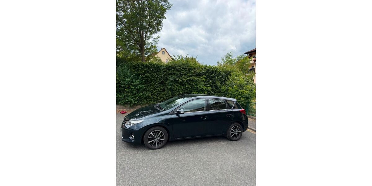 Toyota Auris 221.000 km 5.399 &euro; Roth 91154