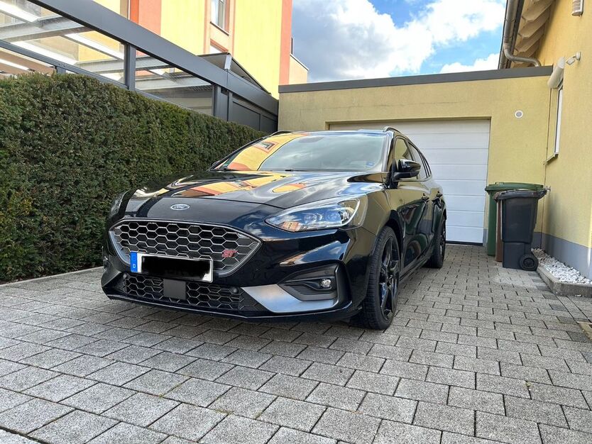 Ford Focus 49.800 km 24.399 € Oberasbach 90522