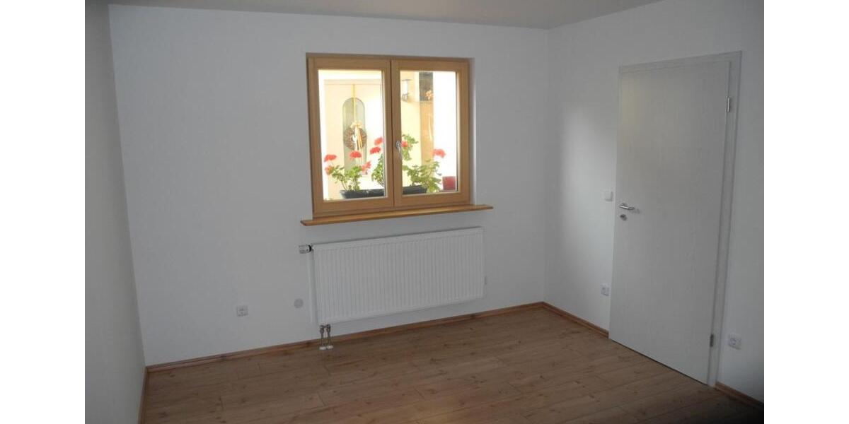 Erdgeschoßwohnung Roßtal - 1 Zimmer, 29 m&sup2;, 290&euro; | Angebot:25383598