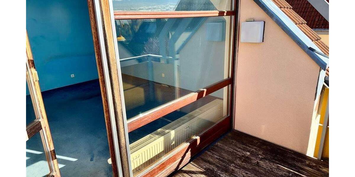 ... Freuen sie sich - hier werden sie sich wohlfühlen: sonnige Dachgeschoss-Wohnung mit Loggia ... 2 zimmer