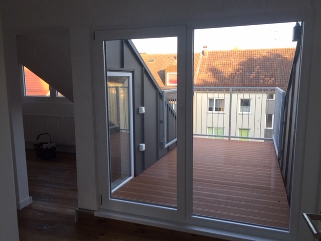 Neuwertige 3-Zimmer-DG-Wohnung mit Loggia und KFZ-Stellplatz Nbg-Schweinau 3 zimmer