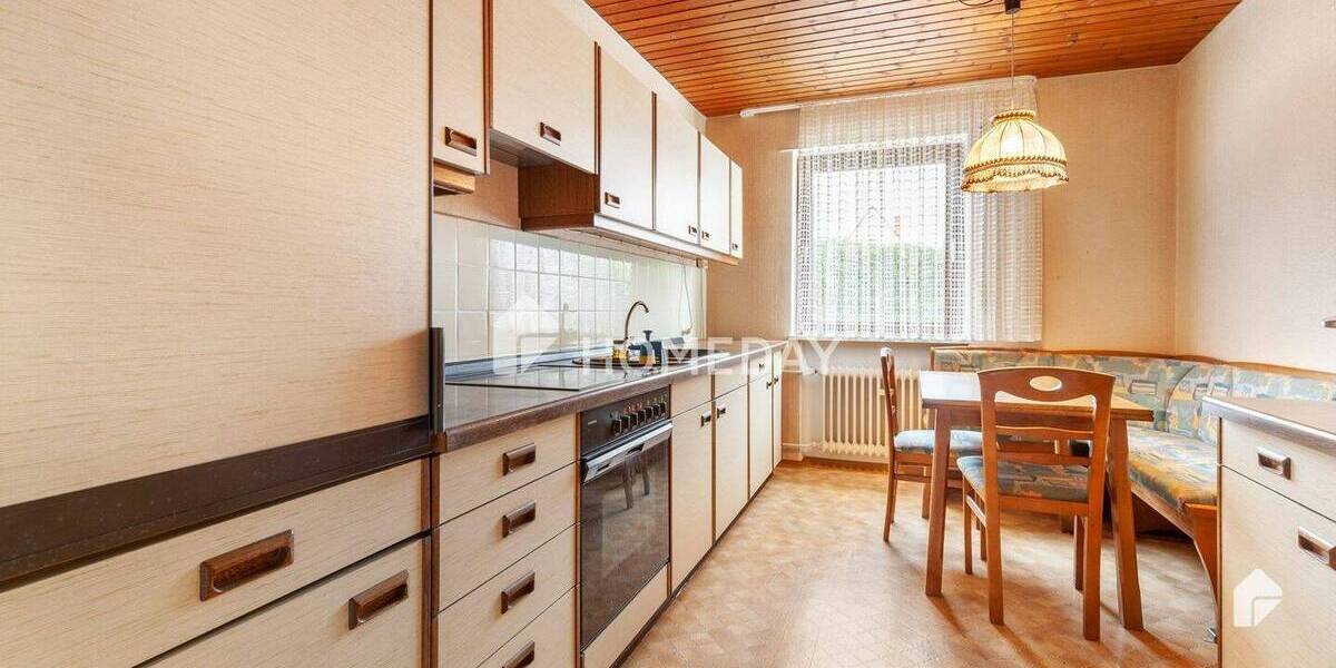 Attraktives Zweifamilienhaus mit 8 Zimmern, EBK und Garage in ruhiger Lage von Nürnberg 8 zimmer