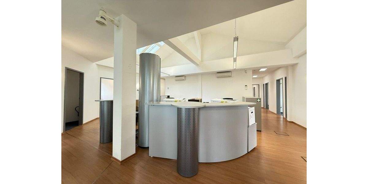 Repräsentative Büro-Praxisflächen XXL in frequentierter Sichtlage von Lauf an der Pegnitz zimmer