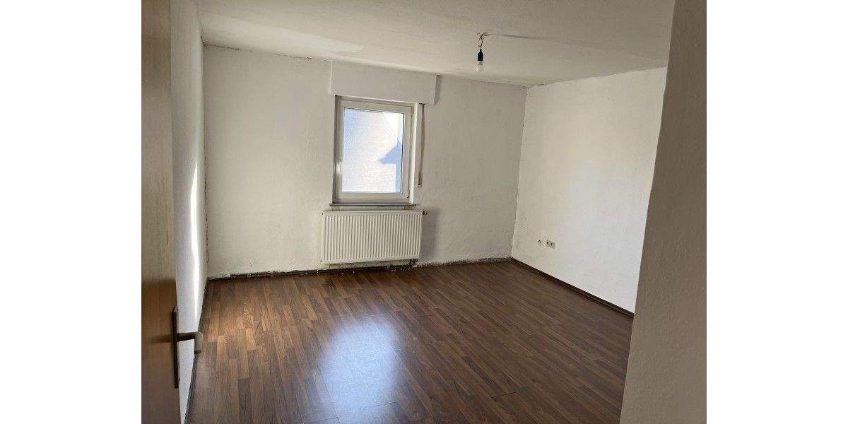 Haus im WEG-Eigentum - 2 Wohnungen - Mit Ausbaupotential - EG vermietet 6 zimmer