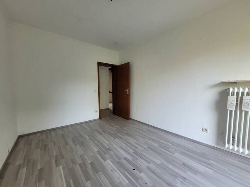 *** Wohnen in BESTLAGE *** Charmantes Reihenmittelhaus Garten Garage mit Potential