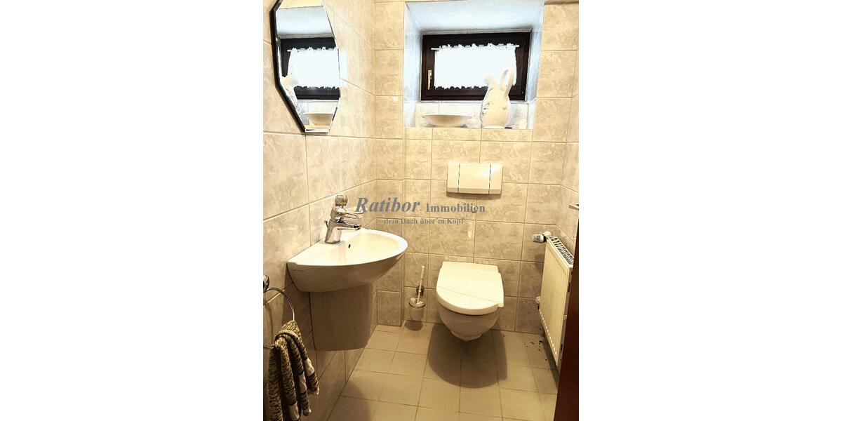 Sehr großzügiges und gepflegtes Einfamilienhaus mit Einliegerwohnung und Doppelgarage in Roth OT - Bungalow Roth Pfaffenhofen | Angebot:25634482