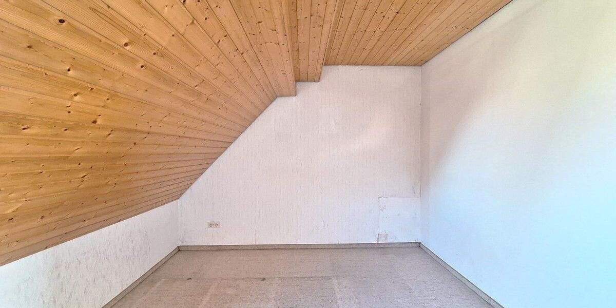 Gepflegtes Dreifamilienhaus in schöner Wohnlage mit zwei Einzelgaragen 7 zimmer