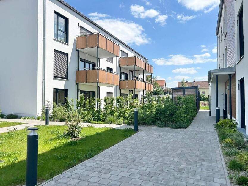 ***LIEBLINGSPLATZ*** SONNIGE 2 Zimmer Wohnung MIT EINBAUKÜCHE TERRASSE UND GARTENANTEIL
