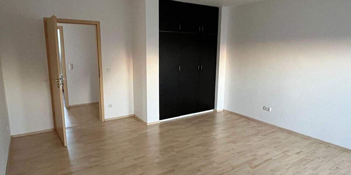 Große 4-Zimmer-Wohnung mit Balkon im Herzen von Feucht 4 zimmer