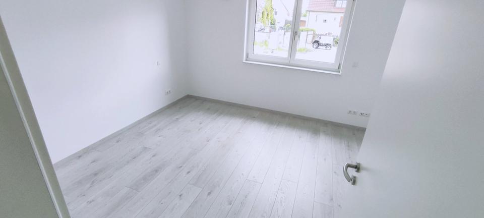 Erdgeschoßwohnung Nürnberg Almoshof - 2 Zimmer, 70 m&sup2;, 1.225&euro; | Angebot:25383607