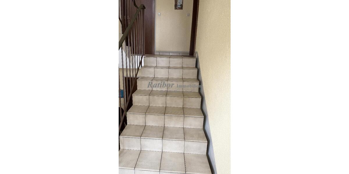 Gut vermietete 2 Zimmer-Mansardenwohnung mit Loggia und Stellplatz in ruhiger Wohnlage RH-Nord - Dachgeschoßwohnung Roth | Angebot:25281237