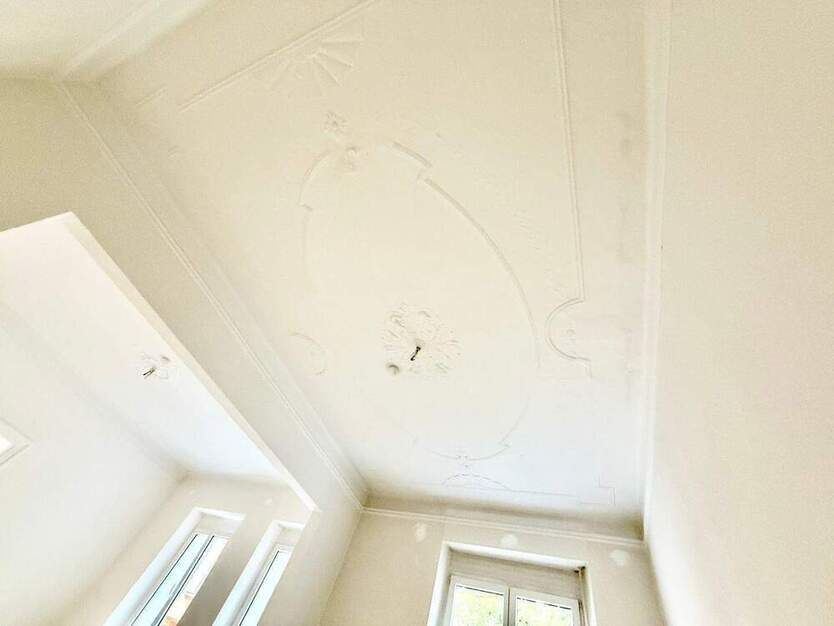 Bereits frei und im beliebten Rennweg! Schöne 3,5-Zimmer-Wohnung mit eigener Terrasse, hohen Decken & Altbaucharme!