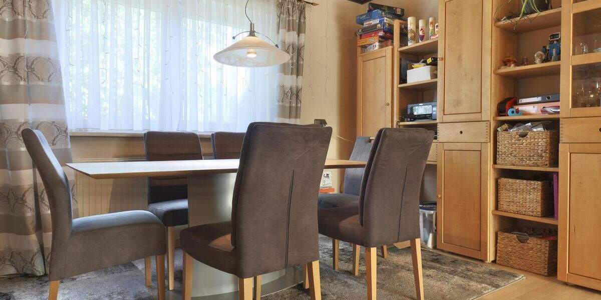 Zwei auf einen Streich! Doppelhaus mit flexibler Nutzung zentral in Feucht! 7 zimmer