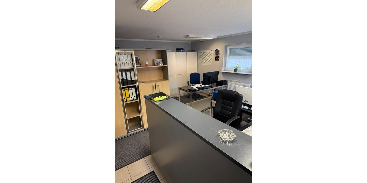 Büro mit Lagerräume in 91056 Erlangen zimmer