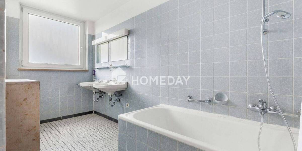 Renovierungsbedürftige 3-Zimmer-Wohnung mit zwei Loggien und optionalem Tiefgaragenstellplatz 3 zimmer