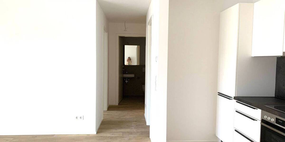 FÜ: Erstbezug! Schöne, helle 2-Zi-Whg (1.OG) mit EBK, Balkon, Aufzug + TG-Stellplatz 2 zimmer