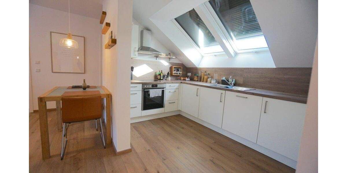 Herrliche 3-Zi.-DG-Wohnung | Aufzug | EBK | Tageslichtbad m. Dusche + Wanne | AR | 3 zimmer