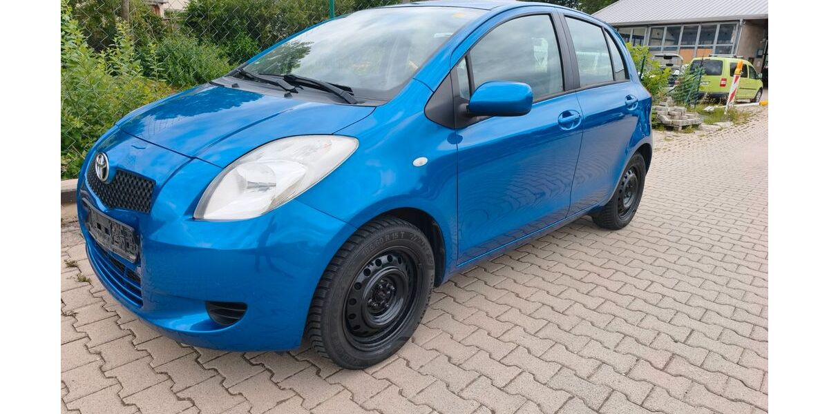 Toyota Yaris 154.000 km 2.850 &euro; Fürth Burgfarrnbach 90768