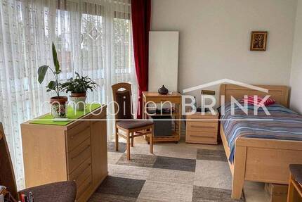 Frei ab 01.05.2026: Schnuckelige, helle 2-Zimmer Wohnung, senioren-, behindertengeeignet, mit TG-Platz und drei Außenstellplätzen 2 zimmer