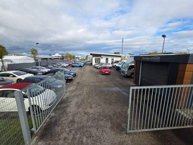 Erfolgreiches Autohaus mit Hochwertigem Büro und Waschstrasse im Zentrum der Händlergebiets Fürth zimmer