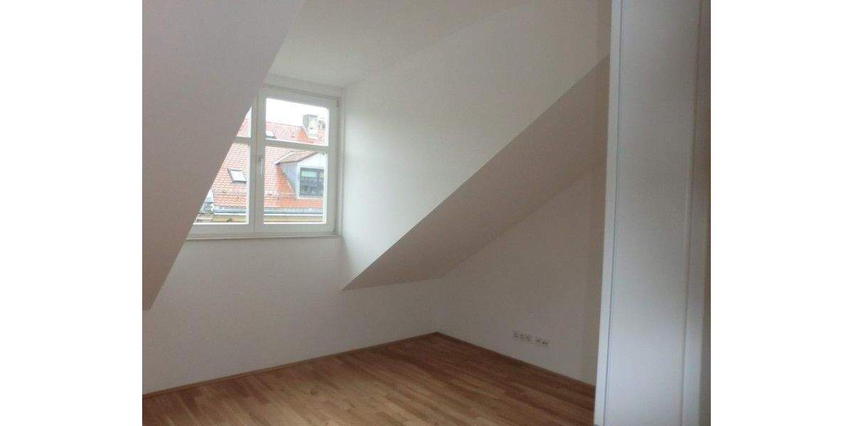 HELLE ZWEIZIMMER DG-WOHNUNG - BALKON - PARKETT - EINBAUKÜCHE - ERBBAURECHT - VERMIETET 2 zimmer