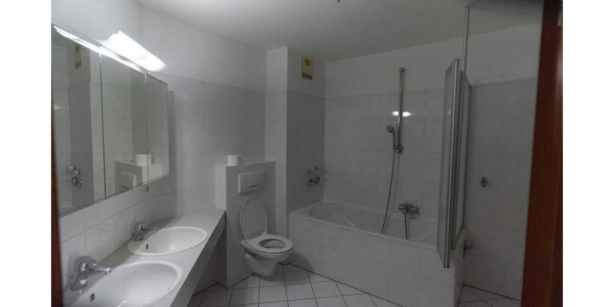 großzügige, helle 4 ZW mit großer Südloggia, Gaste-WC Abstellraum und Tiefgarage 4 zimmer