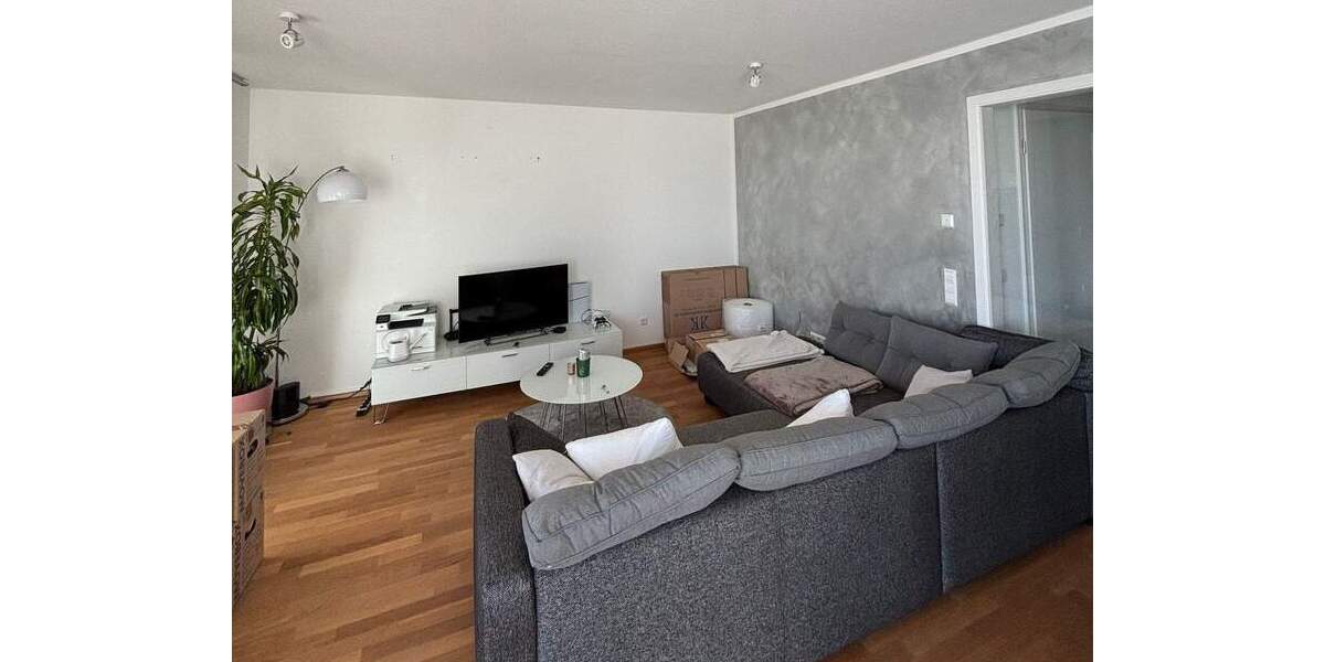Hochwertig ausgestattete 2 Zimmer-Wohnung mit moderner Einbauküche, Parkettboden, sehr schönem Balkon, Duschbad, Aufzug + TG-Stellplatz 2 zimmer